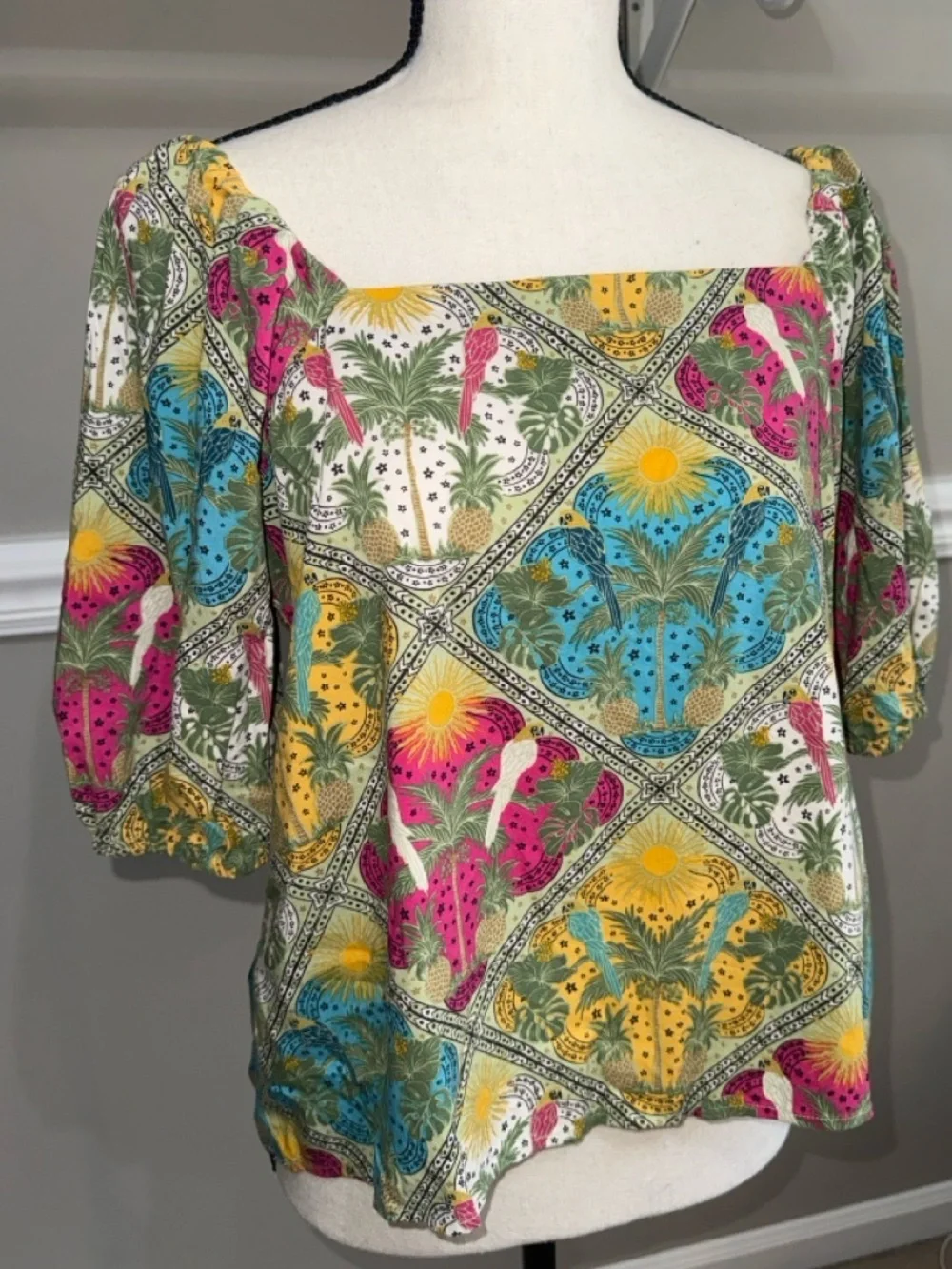 LOFT square neckline